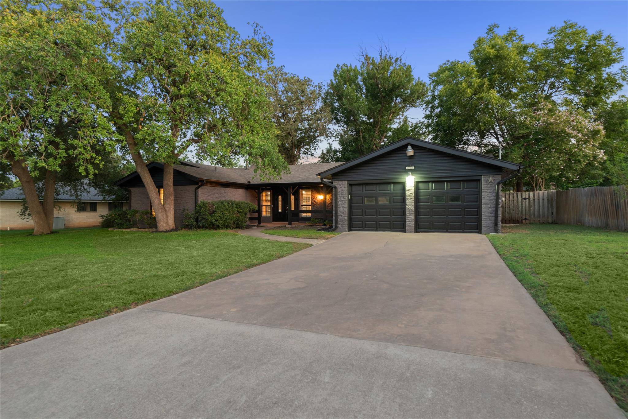 605 Meadowbrook DR, Georgetown, TX 78628