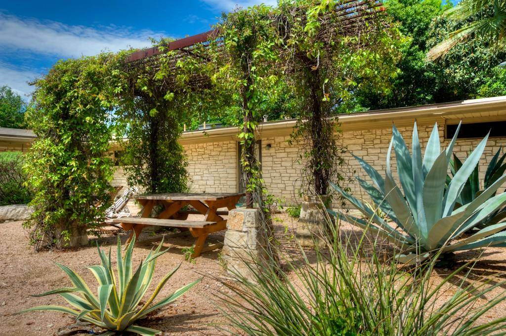 2402 Jarratt Ave, Austin, TX 78703