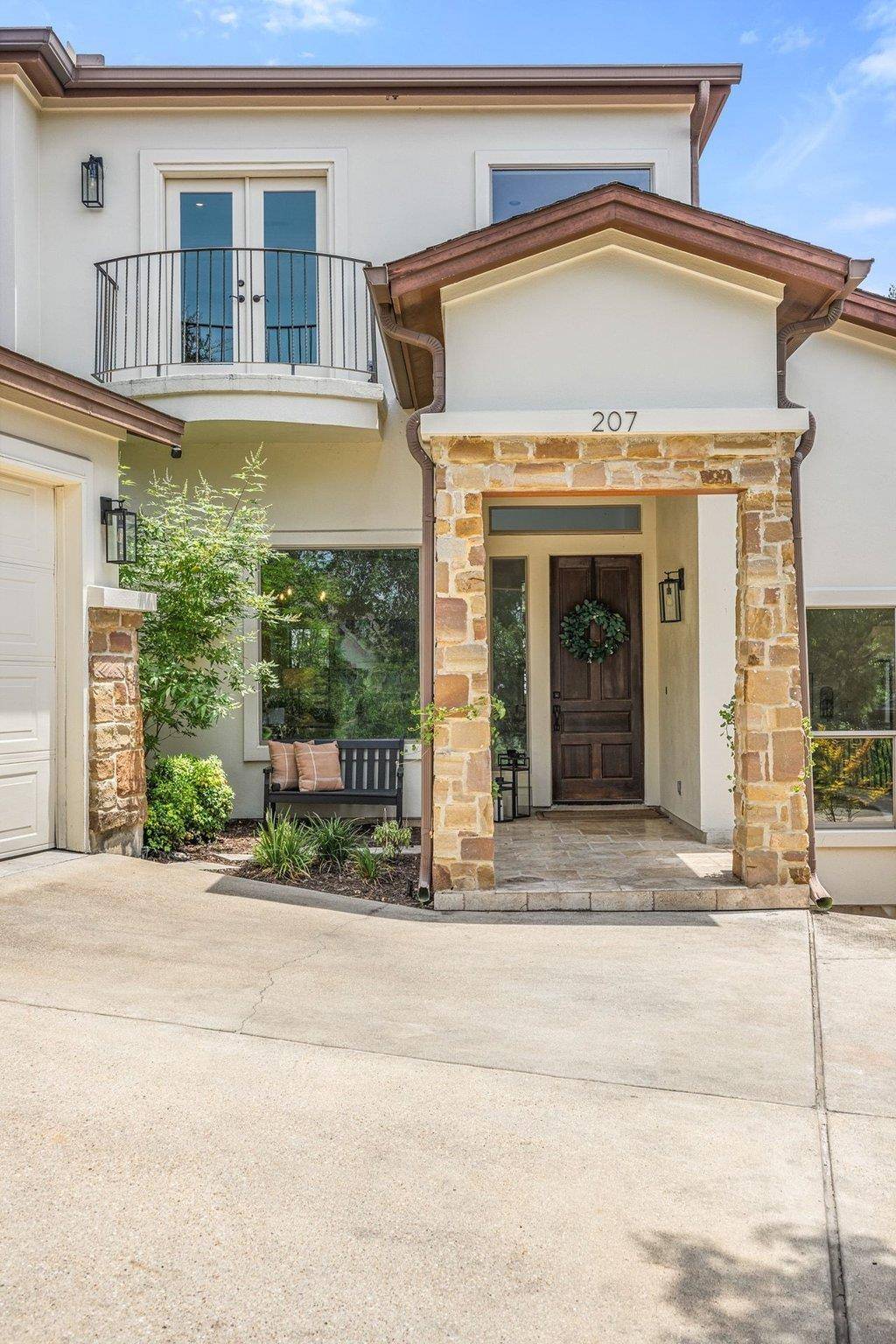 207 Spellbrook LN, Lakeway, TX 78734