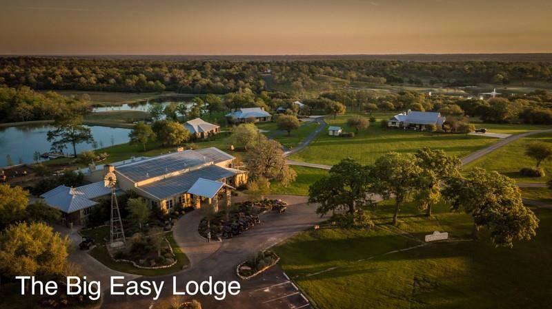 109 Mallard LN, Columbus, TX 78934