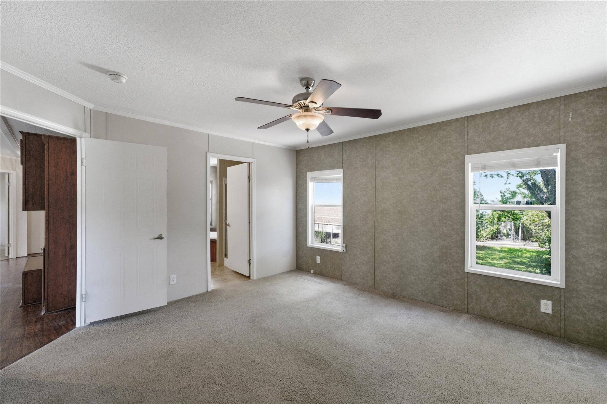 424 Ellinger RD, La Grange, TX 78945