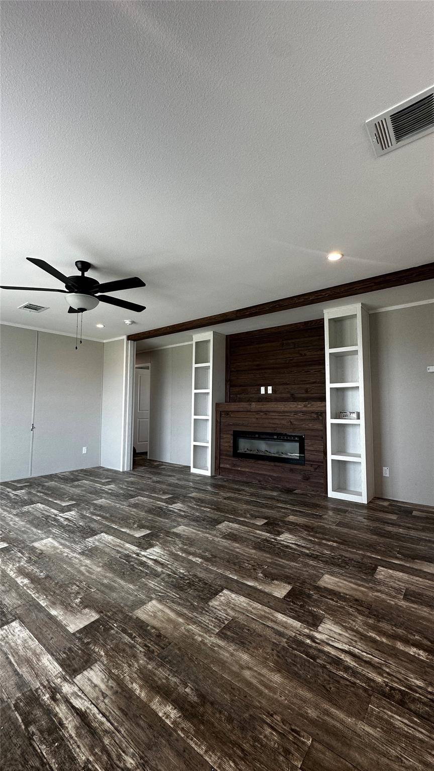 136 Caliza DR, Bertram, TX 78605