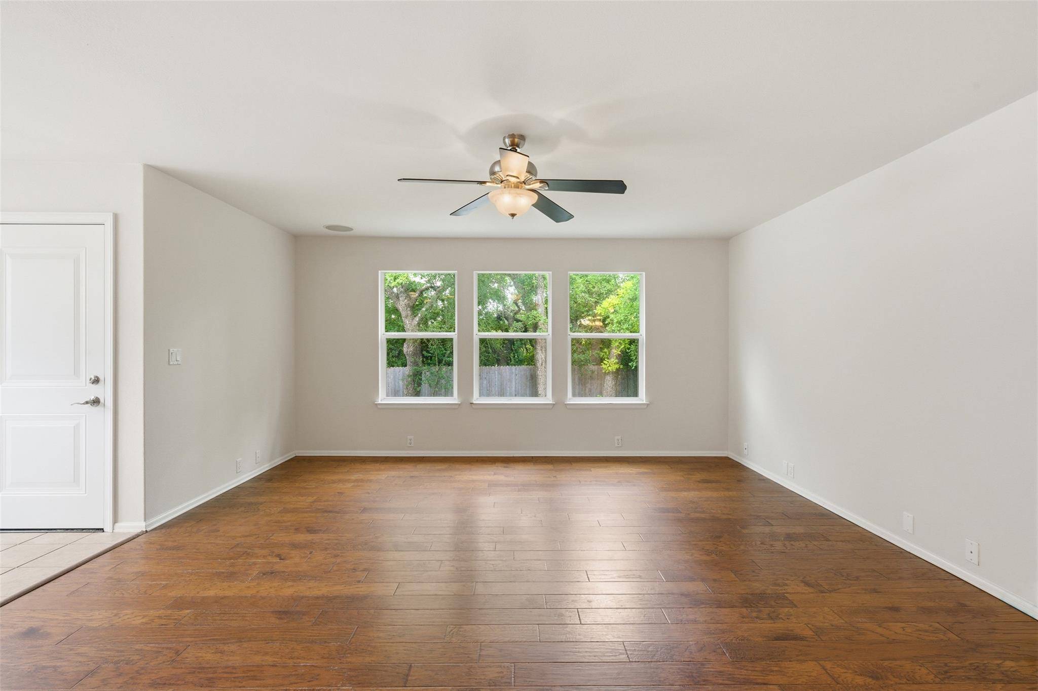 725 Kingfisher LN, Leander, TX 78641
