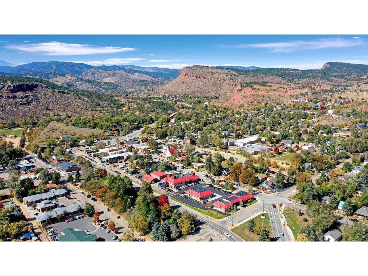 346 McConnell, Lyons, CO 80540