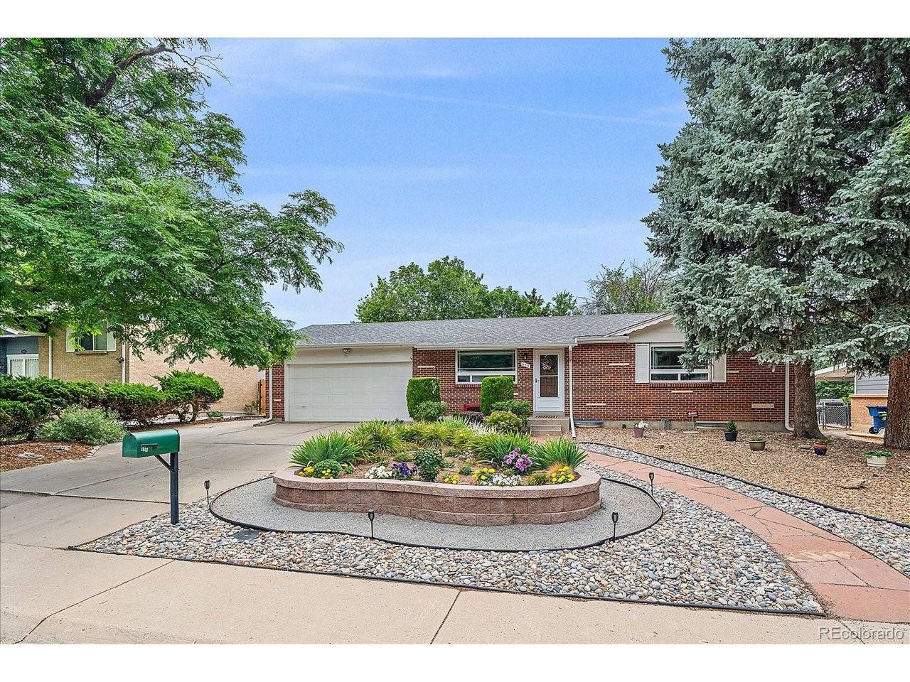 655 S Oakland, Aurora, CO 80012