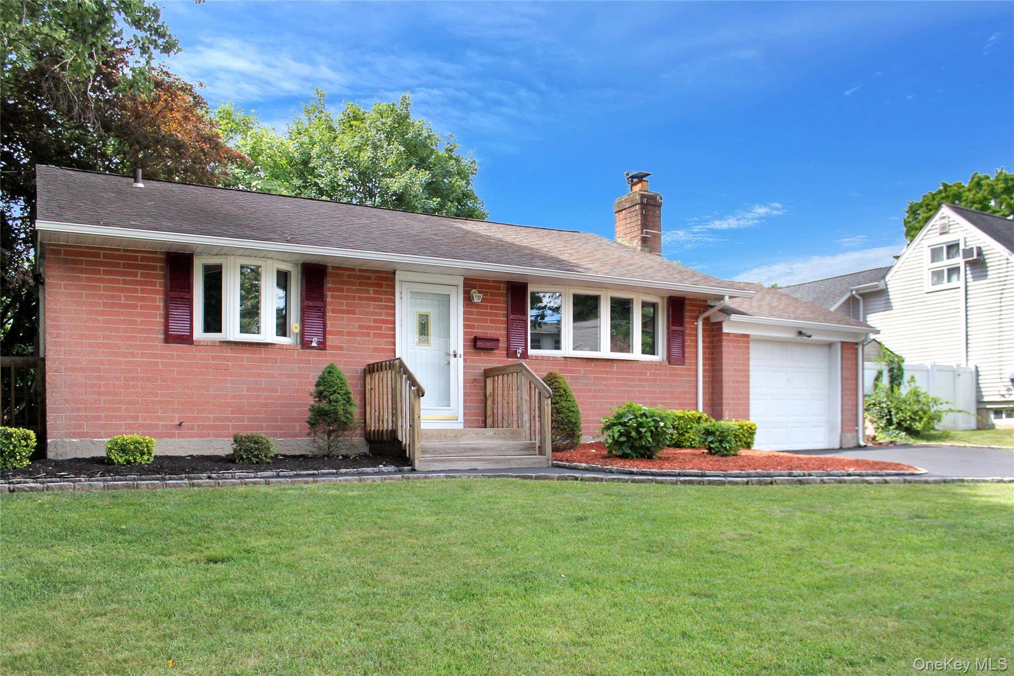 6 Lancaster PL, South Huntington, NY 11746