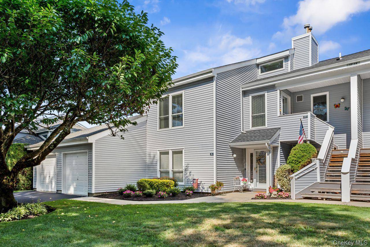 17 Lakeview DR, Manorville, NY 11949