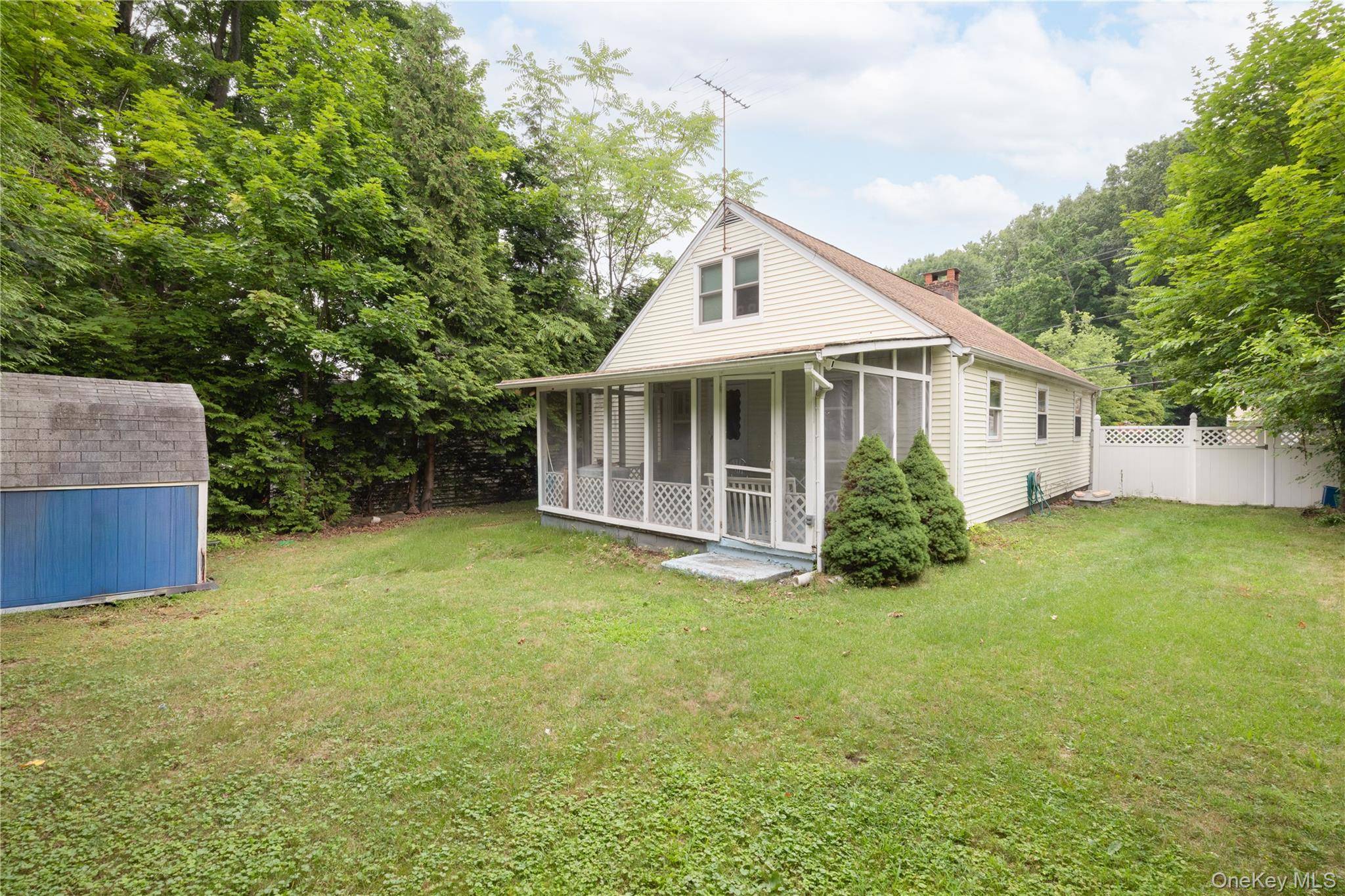 22 W Crooked Hill RD, Pearl River, NY 10965