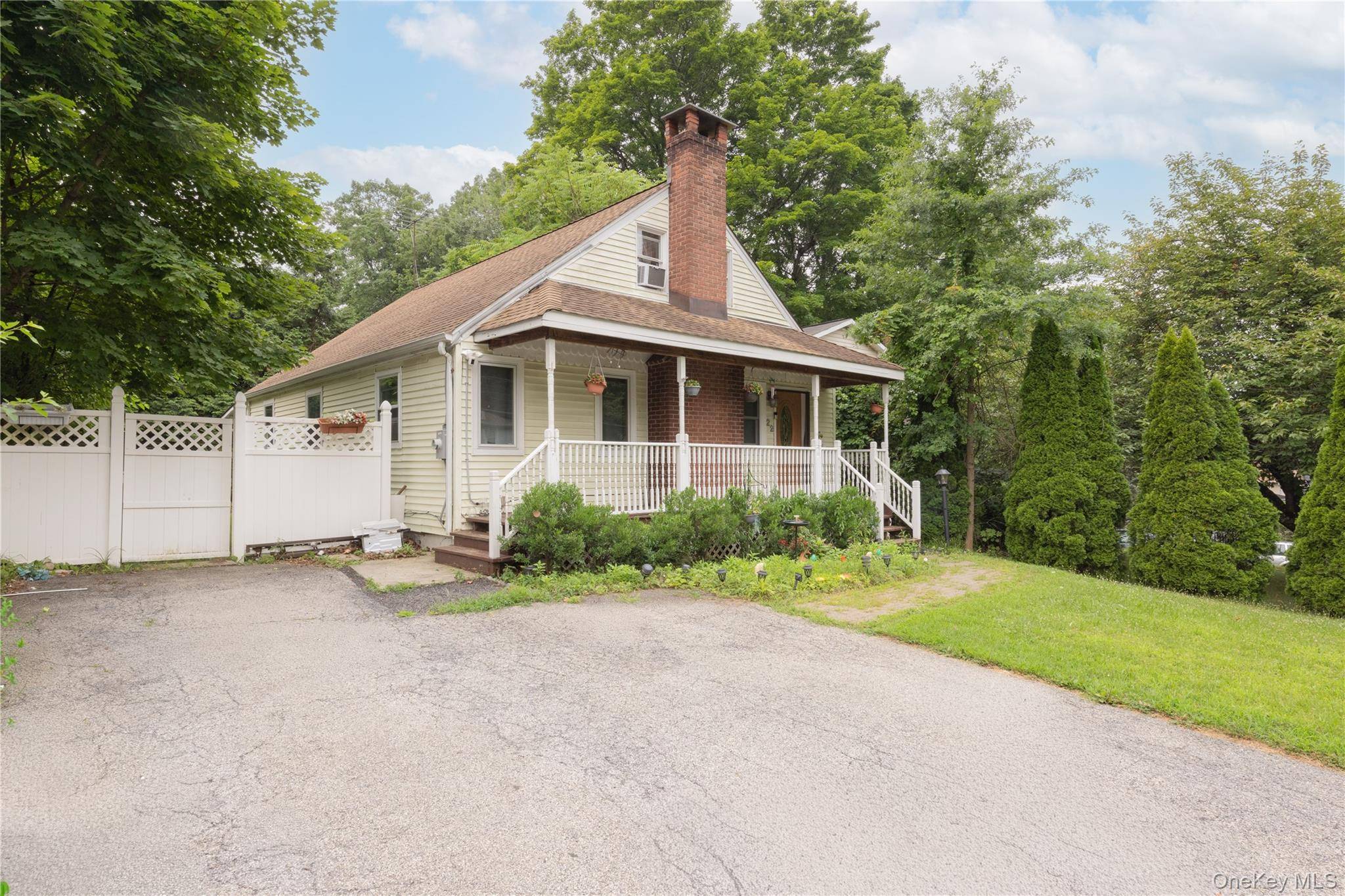 22 W Crooked Hill RD, Pearl River, NY 10965