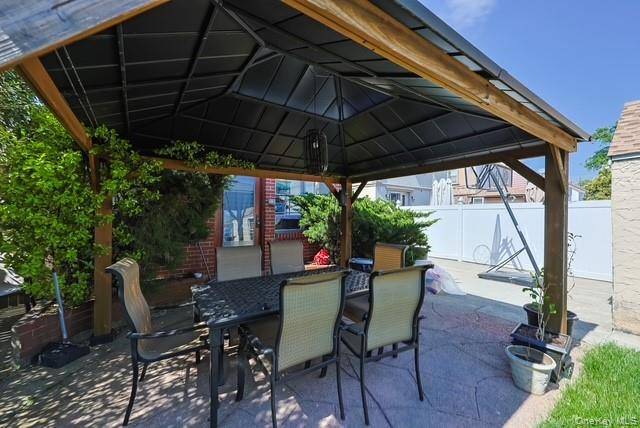 151-46 10th AVE, Whitestone, NY 11357