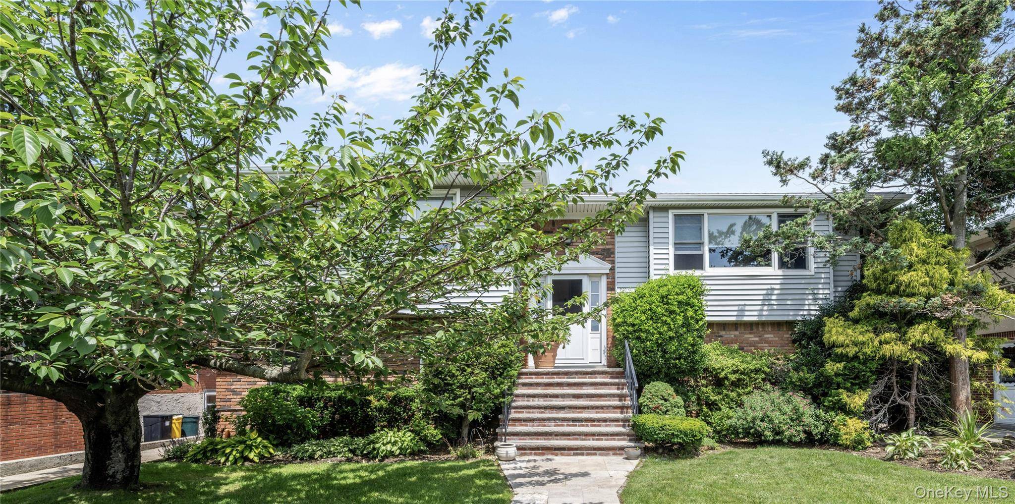240 Pearl ST, Lawrence, NY 11559