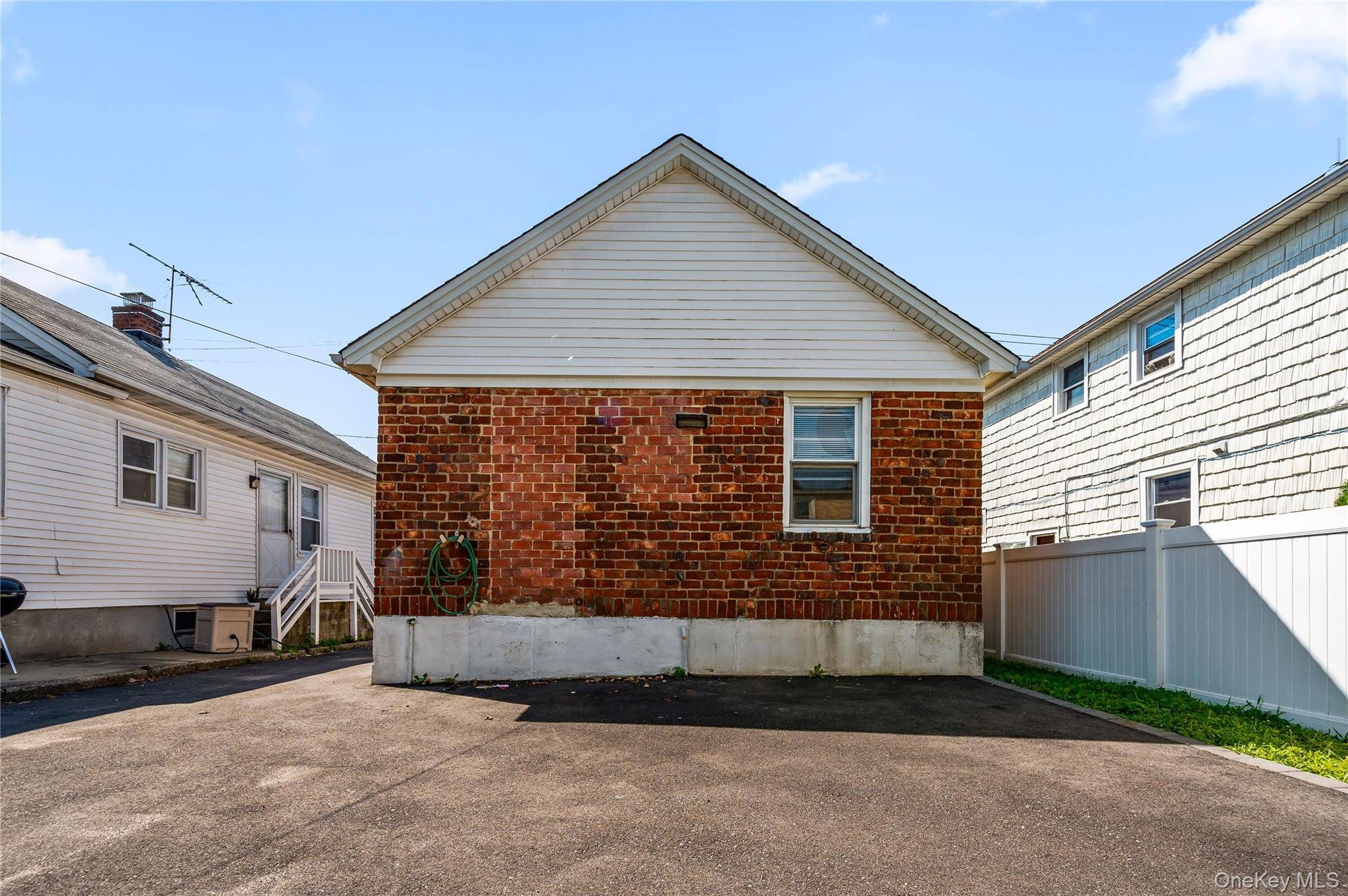 21 Beechwood AVE, Port Washington, NY 11050