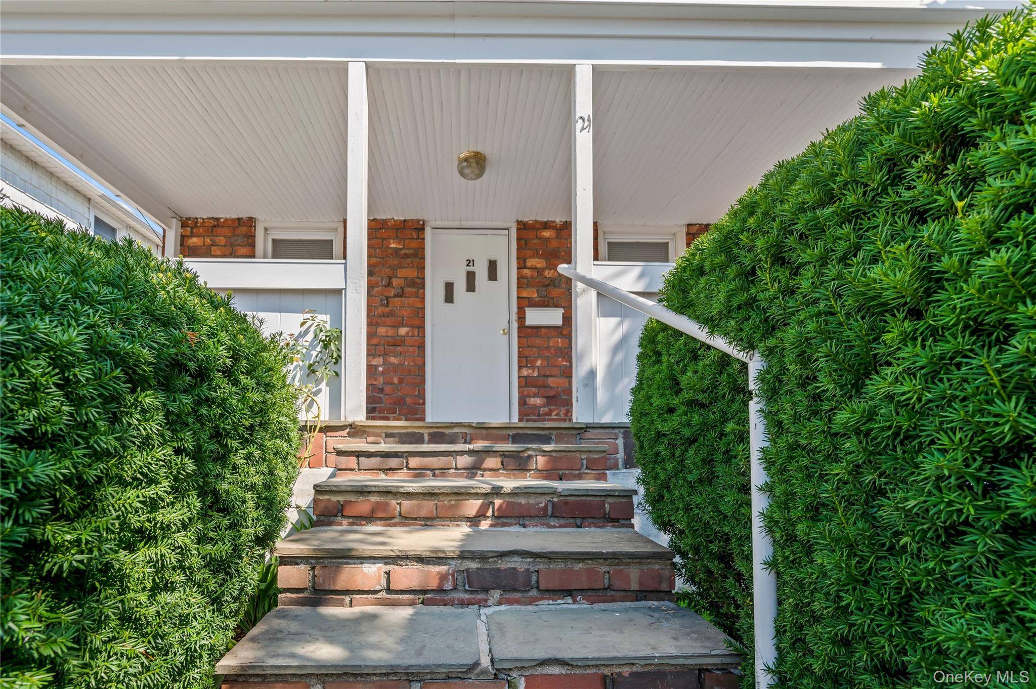 21 Beechwood AVE, Port Washington, NY 11050