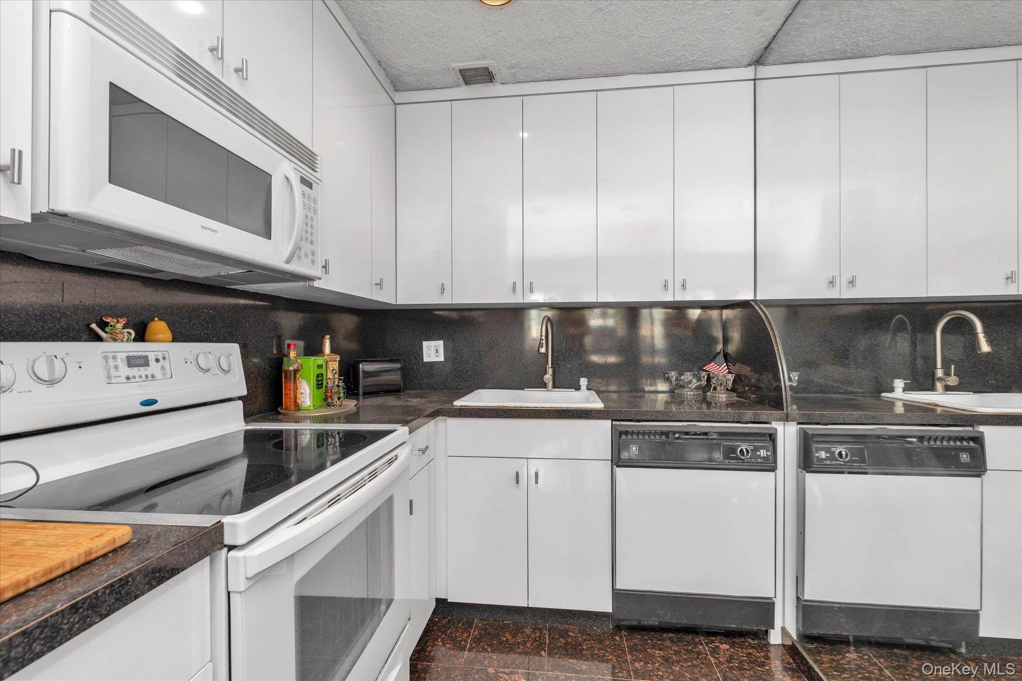 162-30 Powells Cove BLVD #2C, Beechhurst, NY 11357