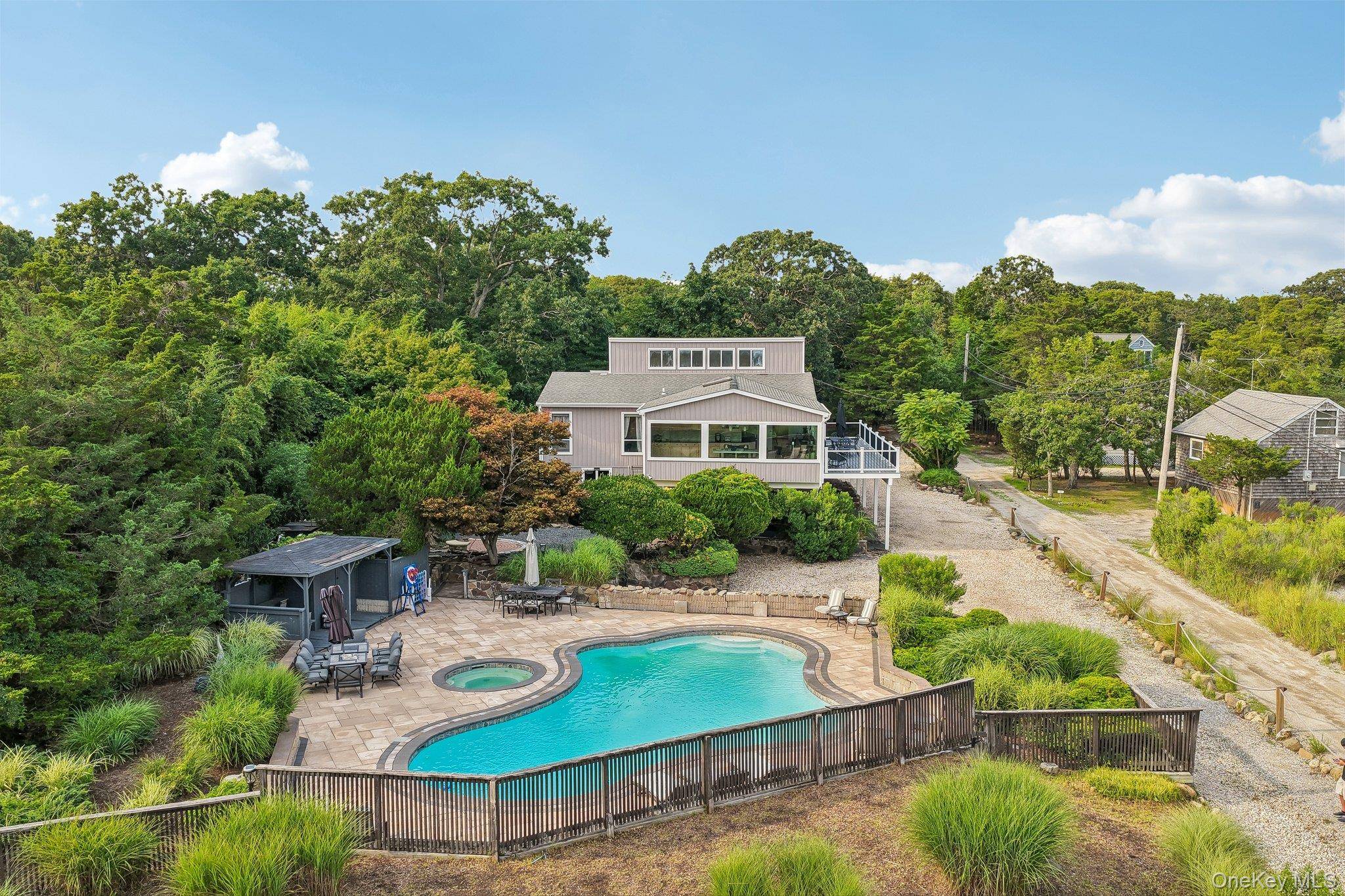 588 E. Long Beach RD, Nissequogue, NY 11780