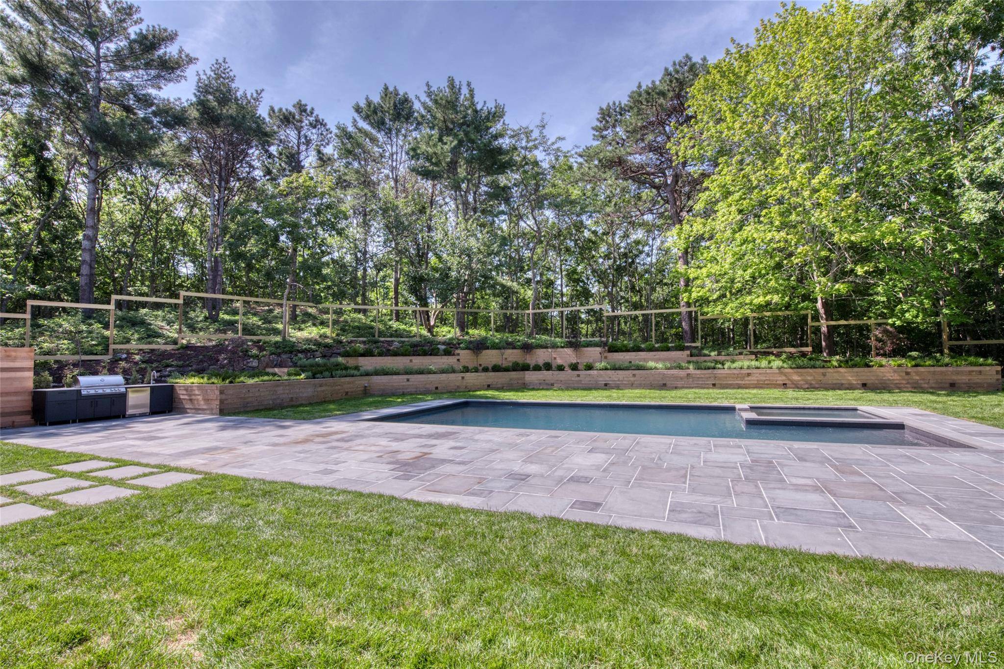 560 Little Noyac PATH, Water Mill, NY 11976
