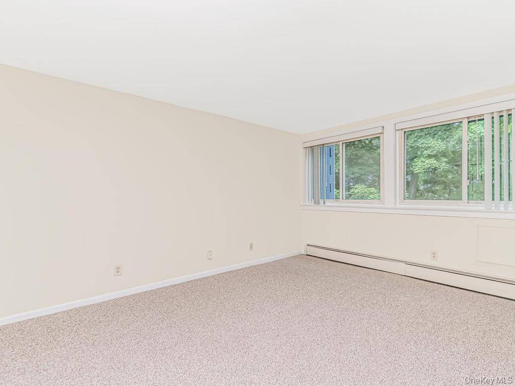 9 Wyndover Woods LN #9-2, White Plains, NY 10603