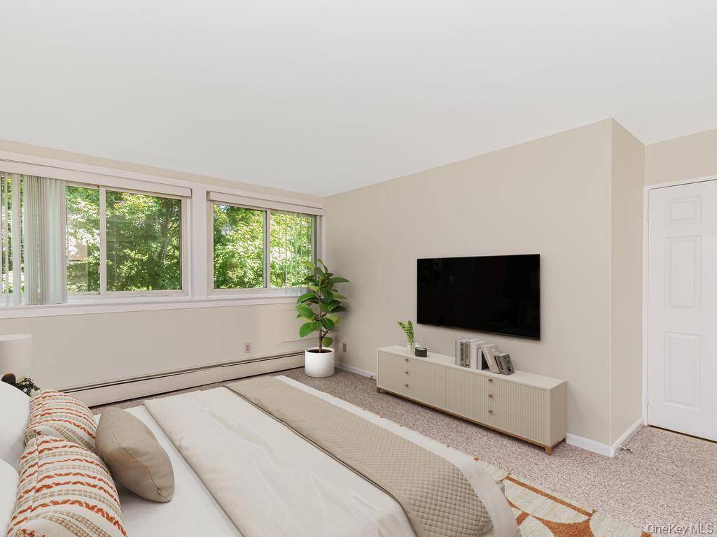 9 Wyndover Woods LN #9-2, White Plains, NY 10603