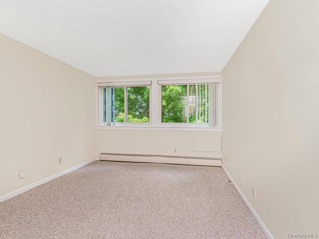 9 Wyndover Woods LN #9-2, White Plains, NY 10603