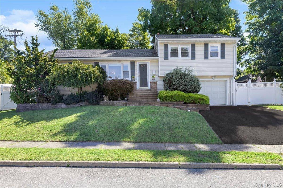 8 Foxwood AVE, Suffern, NY 10901
