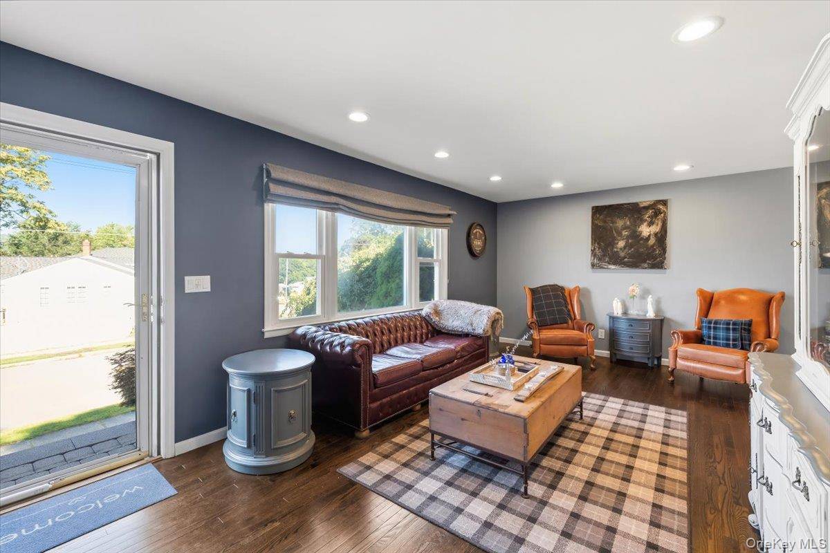 8 Foxwood AVE, Suffern, NY 10901