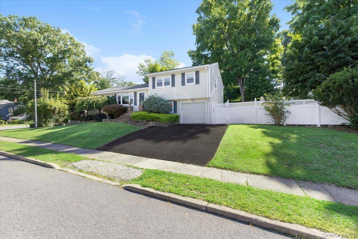 8 Foxwood AVE, Suffern, NY 10901