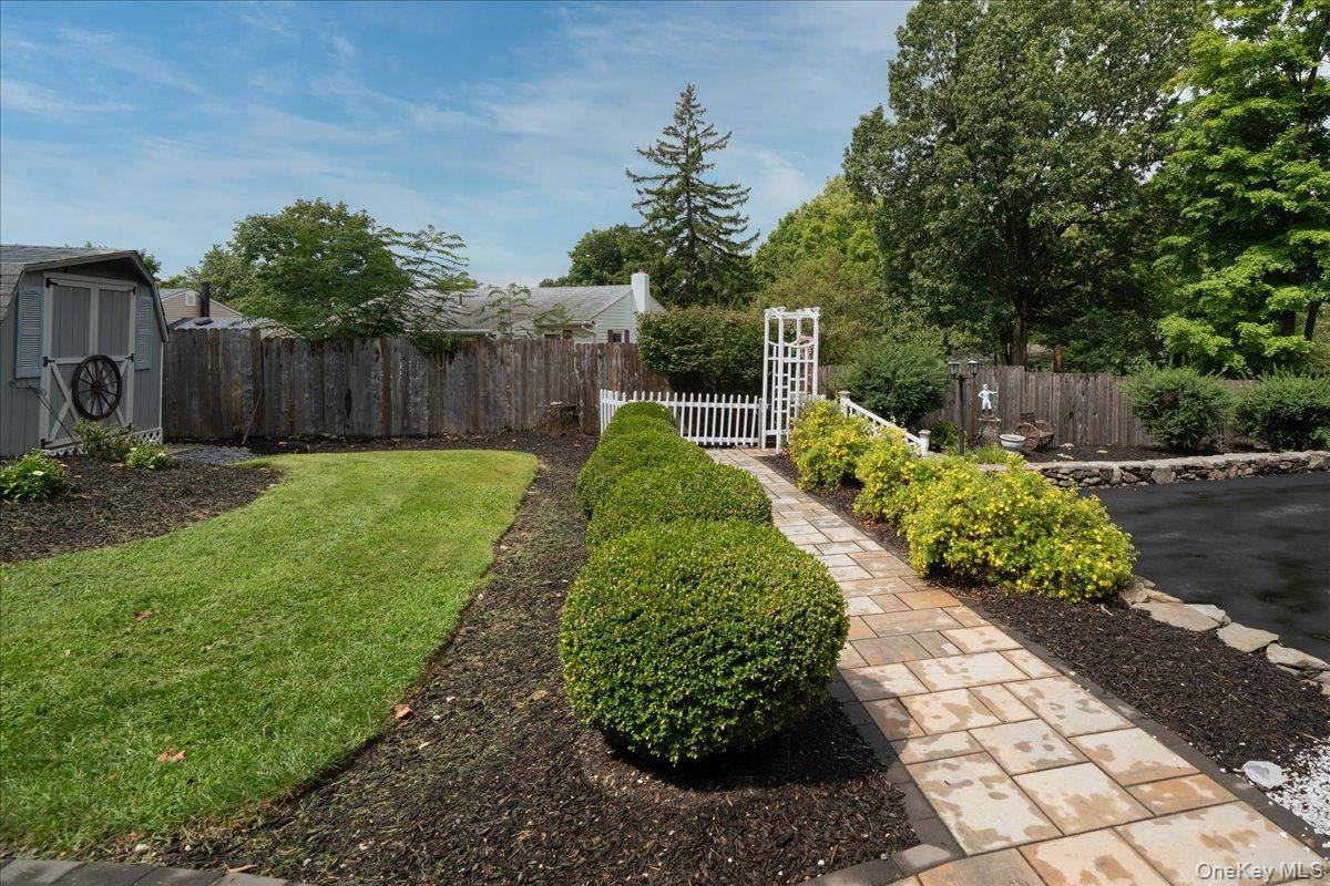 7 Laura RD, Monroe, NY 10950
