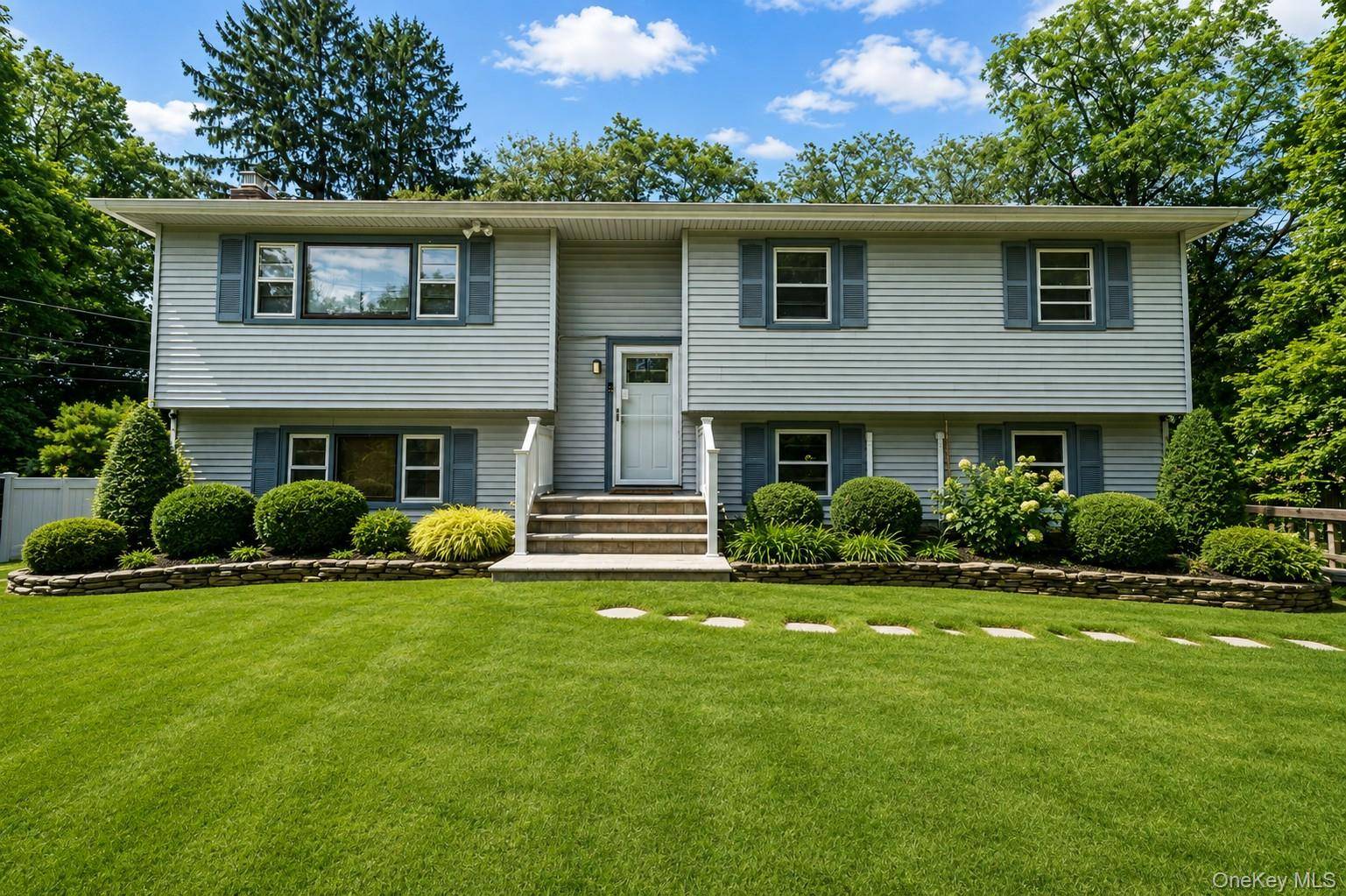 136 Woodhull RD, Huntington, NY 11743