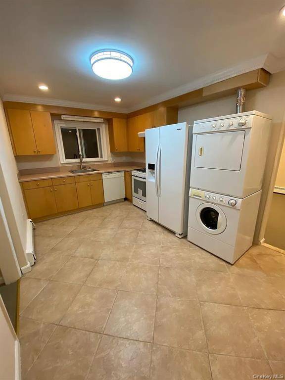 60 Stoner AVE, Great Neck, NY 11021