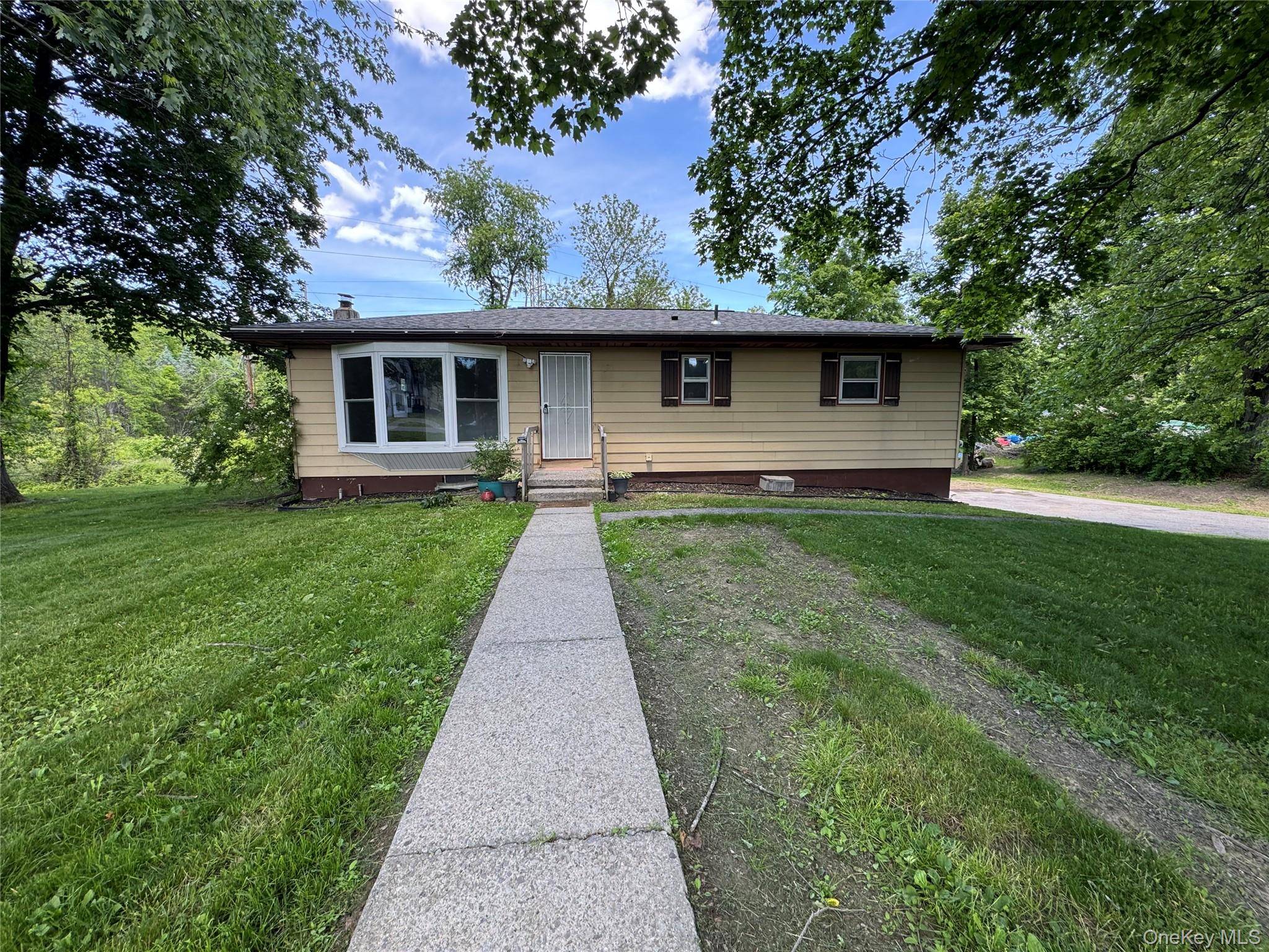 1 Corine DR, Poughkeepsie, NY 12601