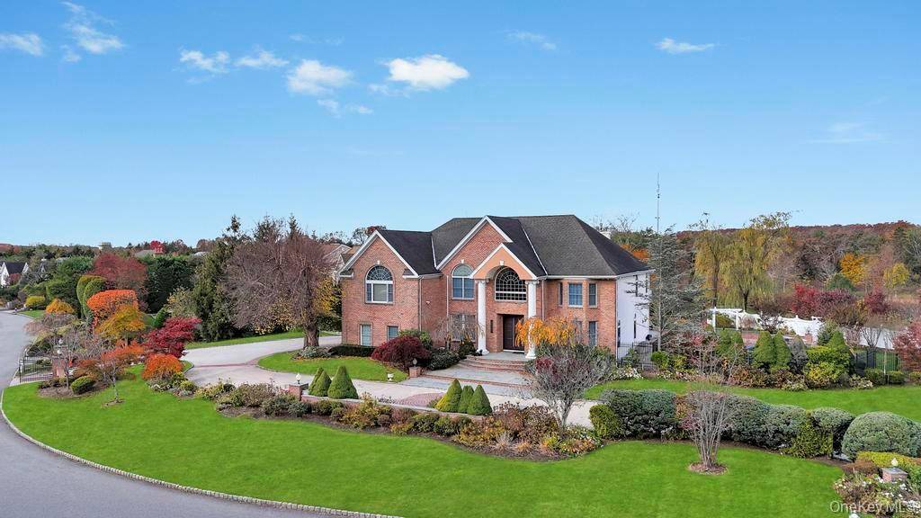 2 Old Bridge CT, Melville, NY 11747