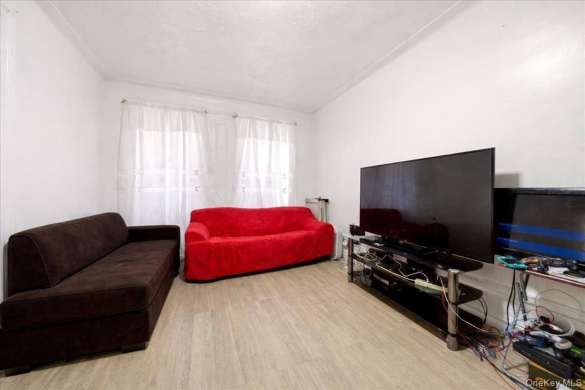 1974 Lafontaine AVE #2E, Bronx, NY 10457