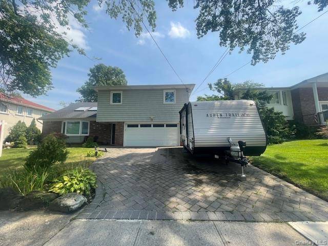 15 Captains RD, North Woodmere, NY 11581