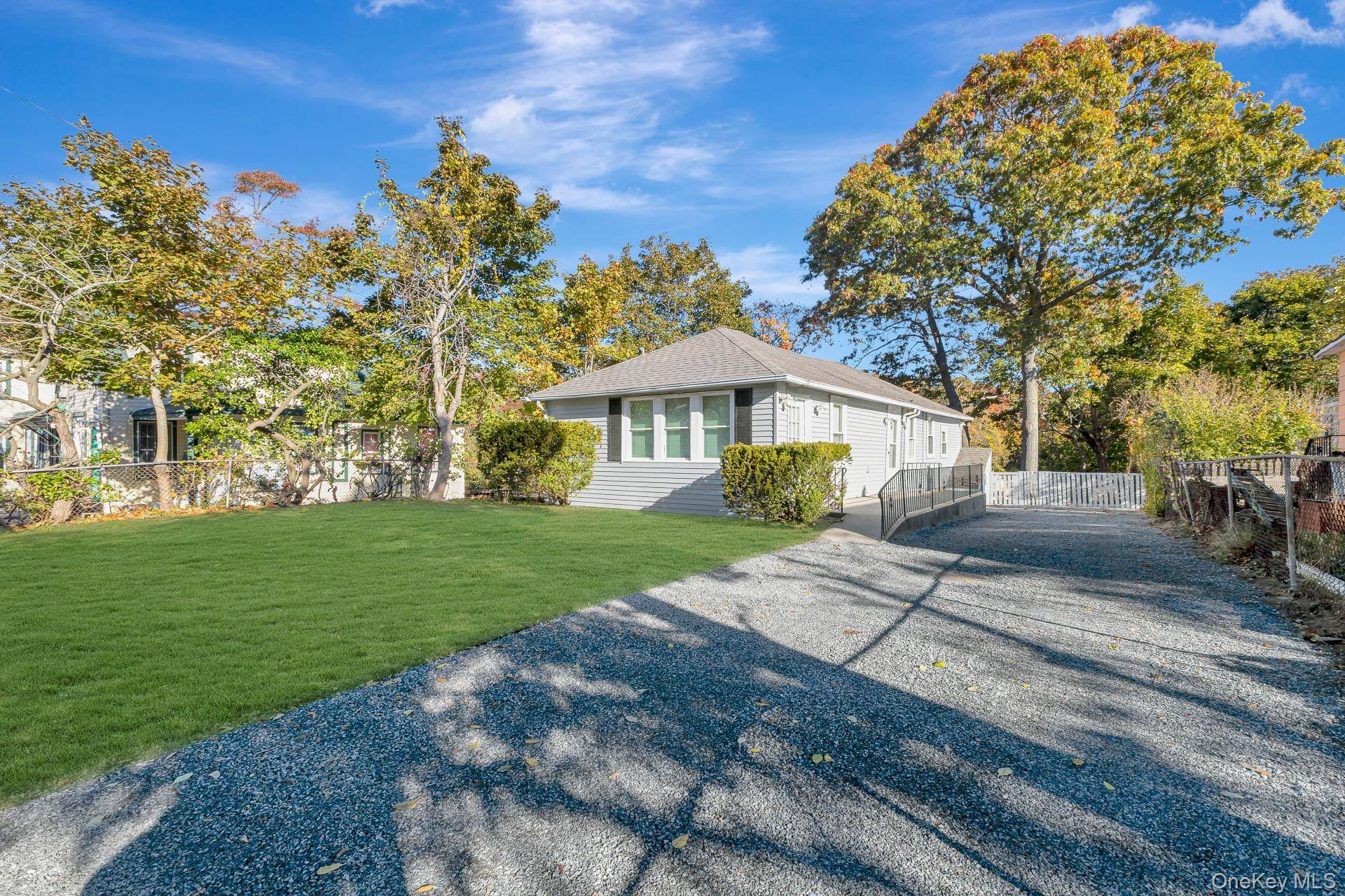 860 Flanders RD, Flanders, NY 11901