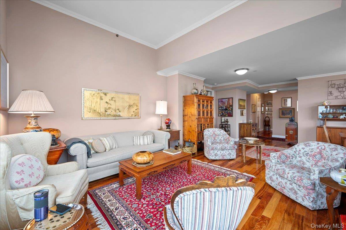 10 City PL #31H, White Plains, NY 10601