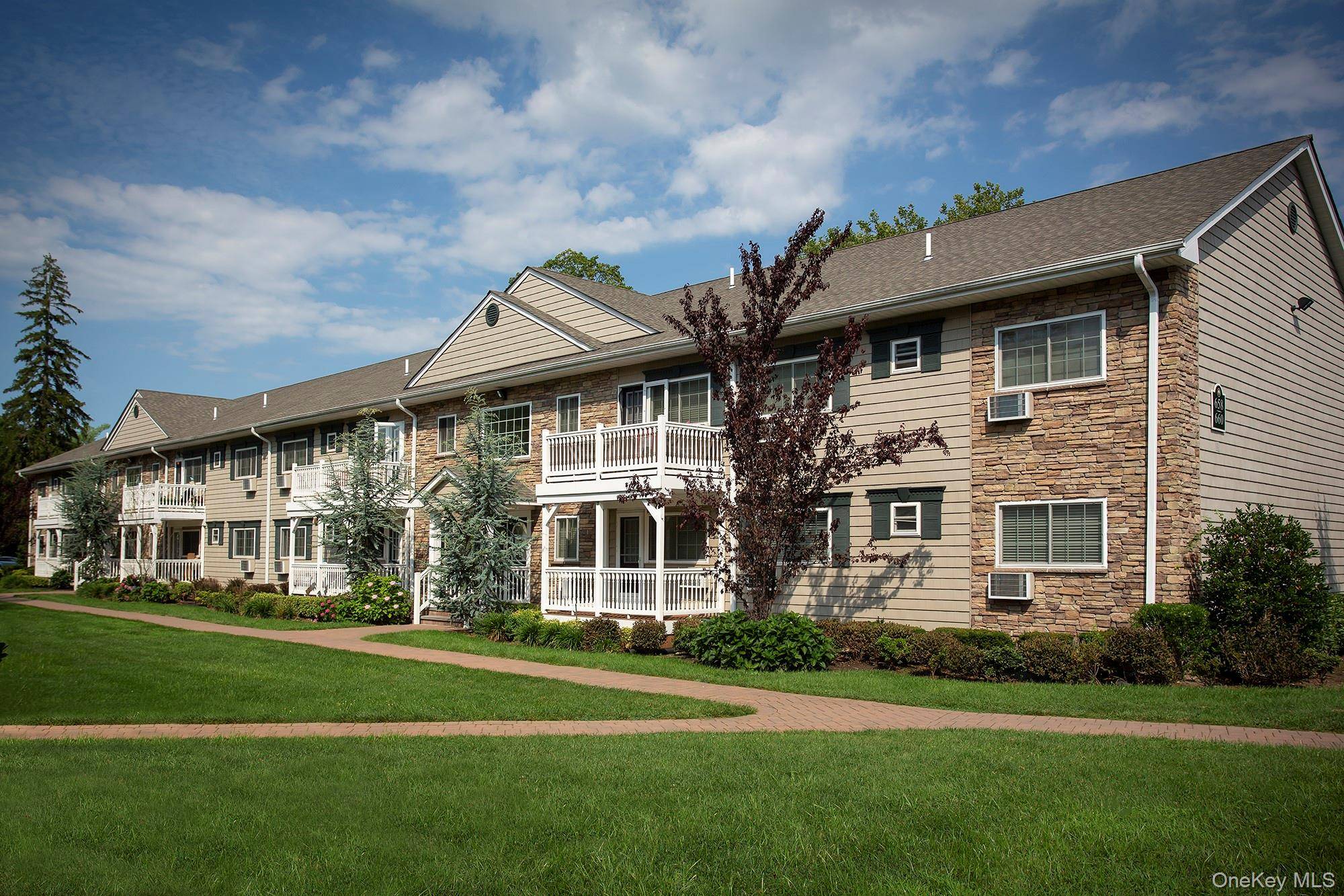 652 Veterans HWY #5-1D, Hauppauge, NY 11788