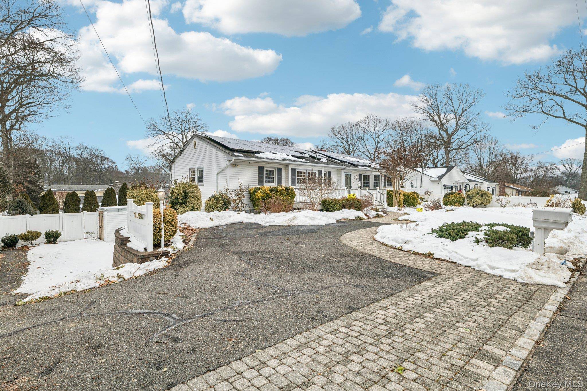 115 Arlington RD, Ronkonkoma, NY 11779