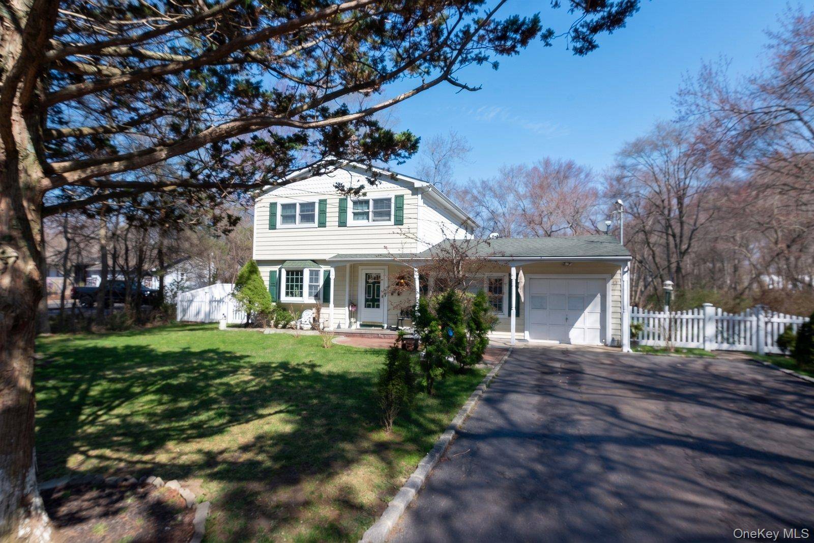 89 Sportsmen ST, Central Islip, NY 11722