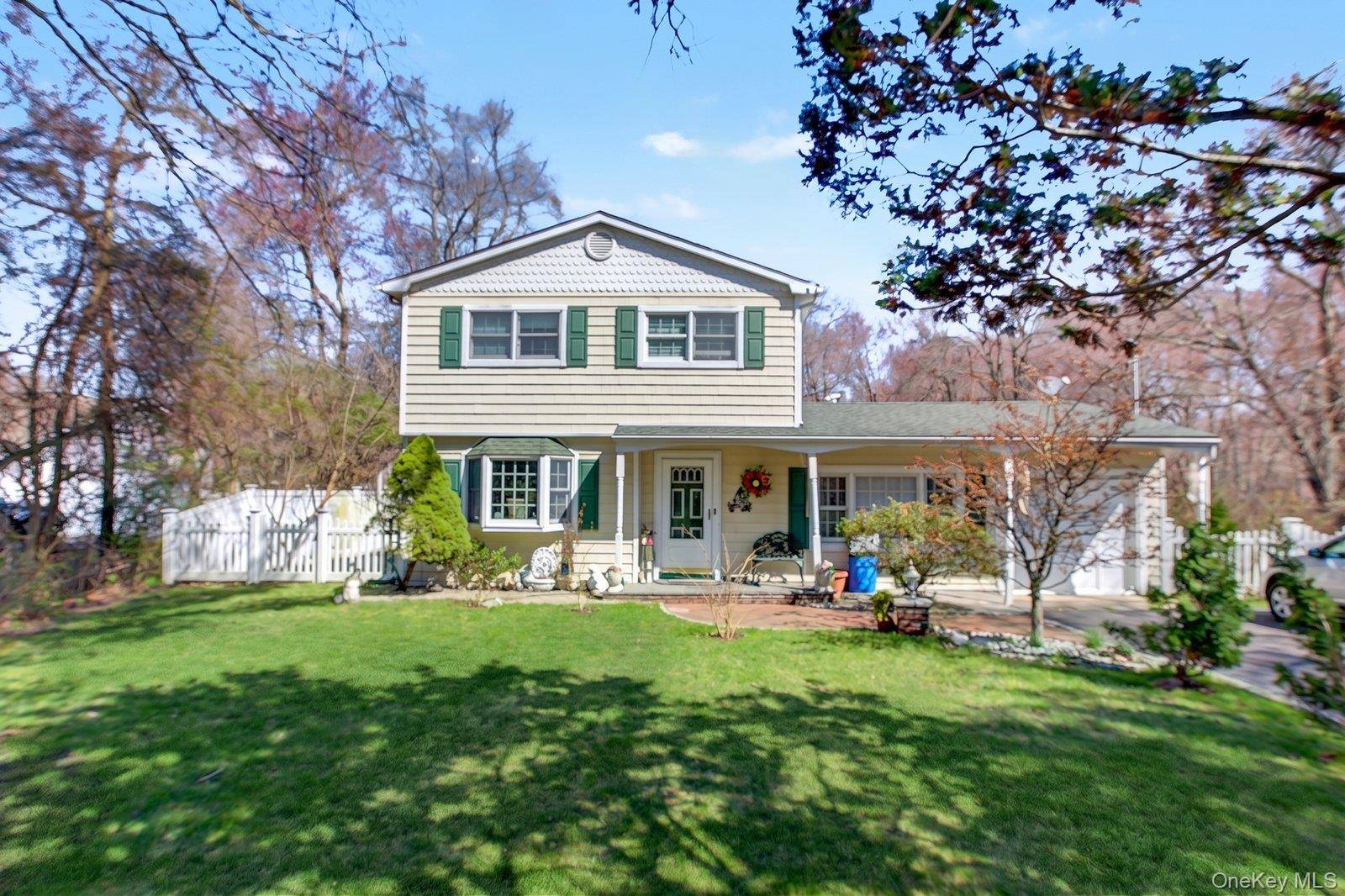 89 Sportsmen ST, Central Islip, NY 11722