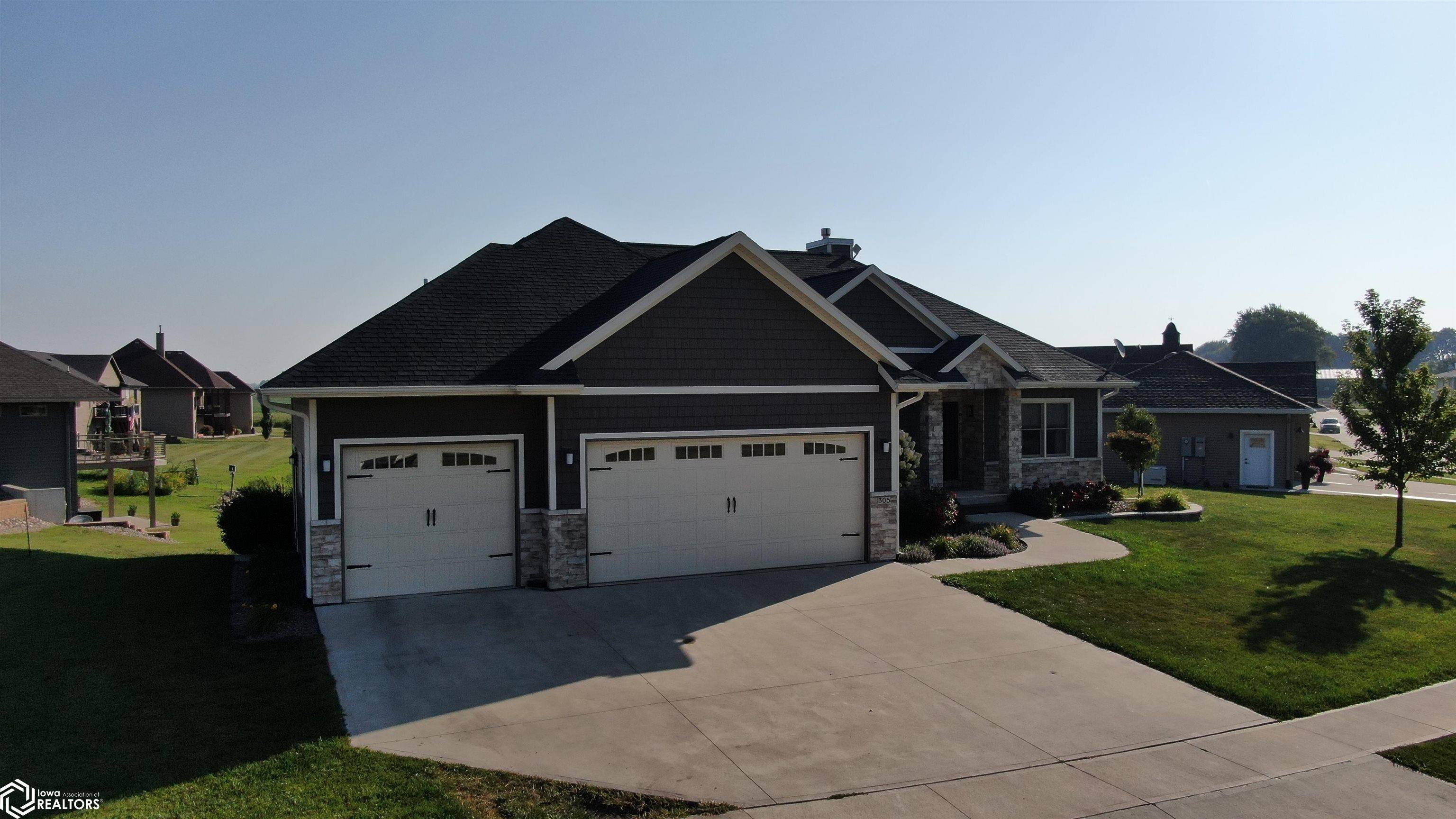 305 White Fox DR, Clarion, IA 50525