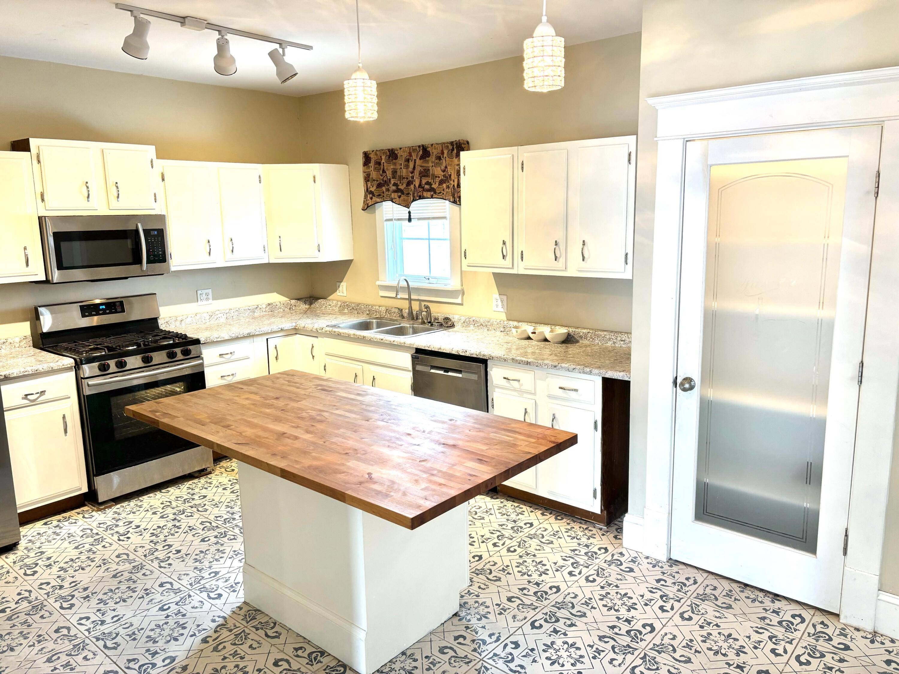 611 Niles ST, La Porte, IN 46350