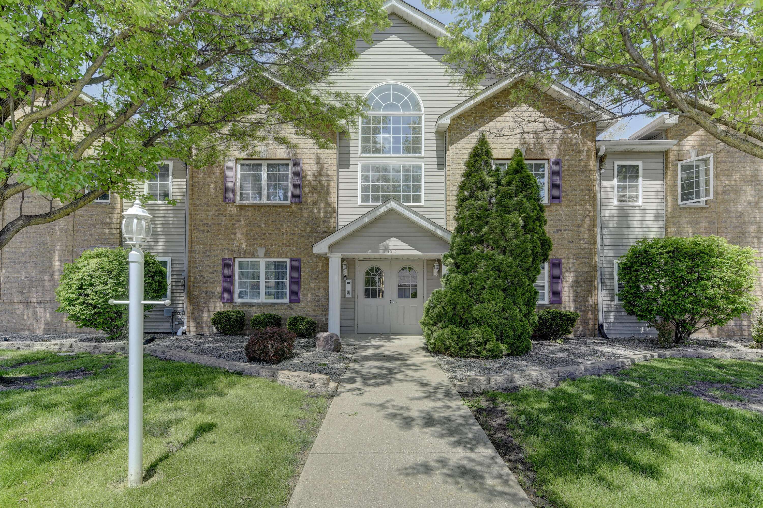 2515 Longwood Drive #102, Highland, IN 46322