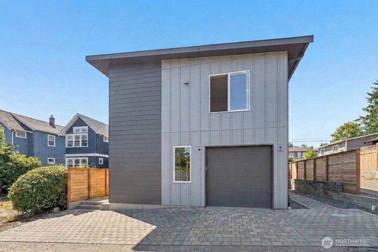 5042 35th AVE NE, Seattle, WA 98105