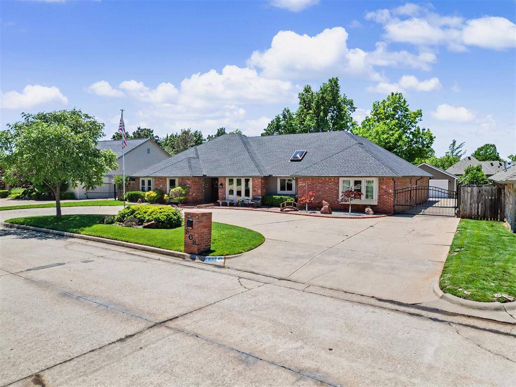 808 Glenridge DR, Edmond, OK 73013