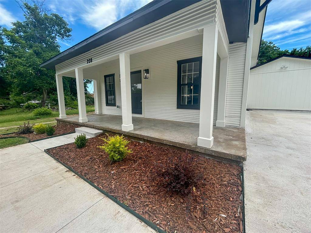 208 W Apache ST, Marlow, OK 73055