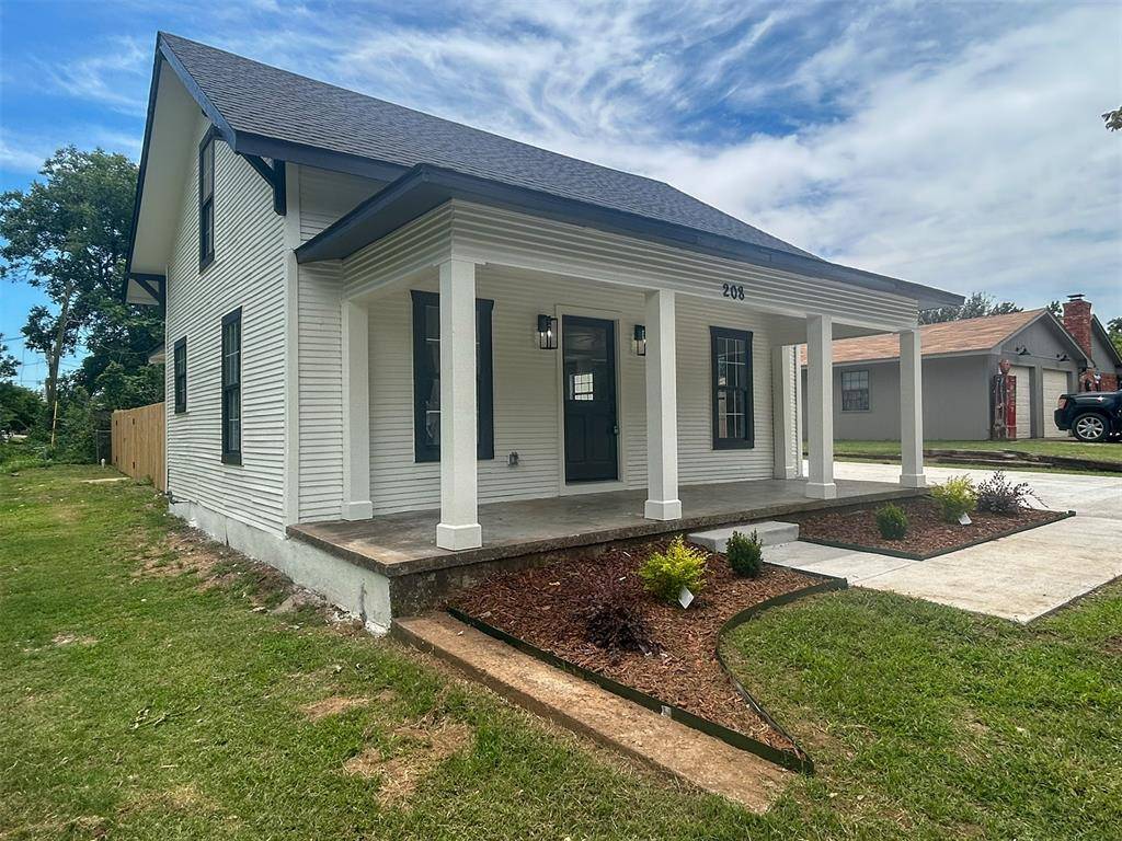 208 W Apache ST, Marlow, OK 73055