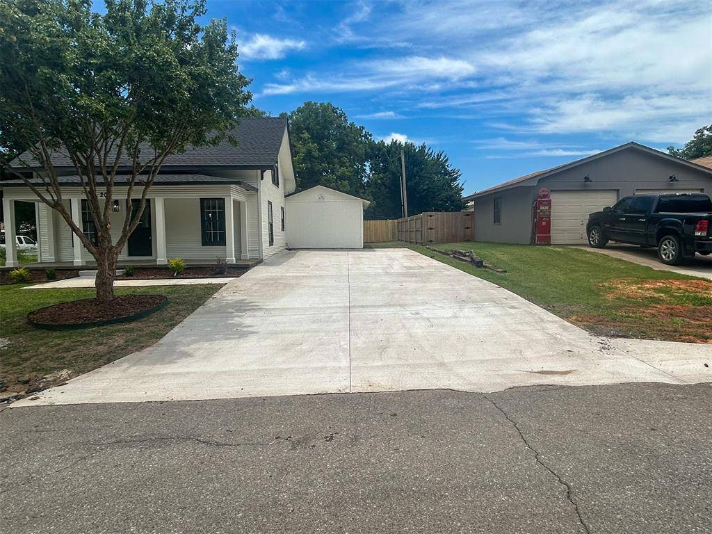 208 W Apache ST, Marlow, OK 73055