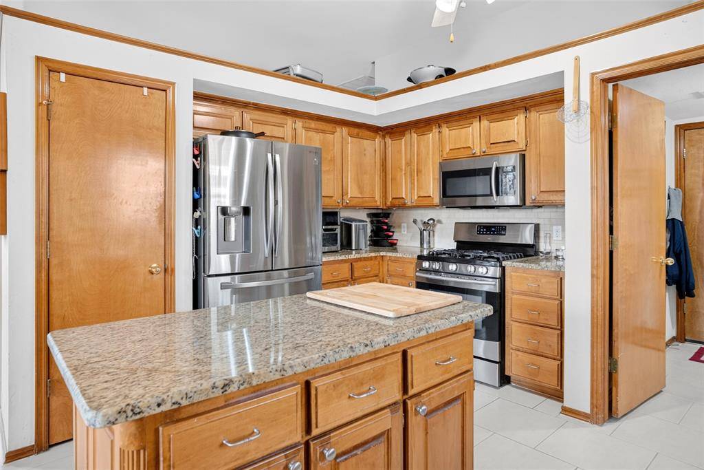 1717 Hemingway DR, Edmond, OK 73013