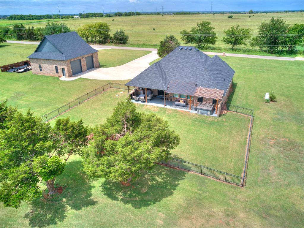 2040 S MAY AVE, Guthrie, OK 73044