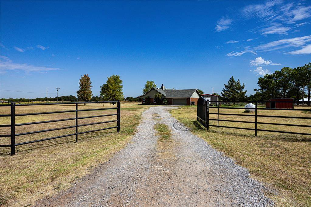 7900 S Cimarron RD, Mustang, OK 73064